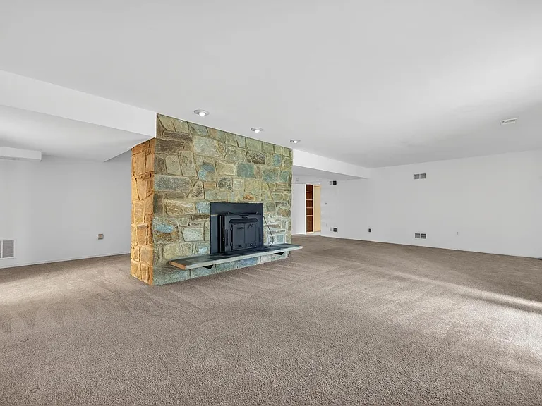 9404 Woodington Dr — Photo 30