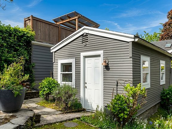 2nd image of 1021 34th Ave E