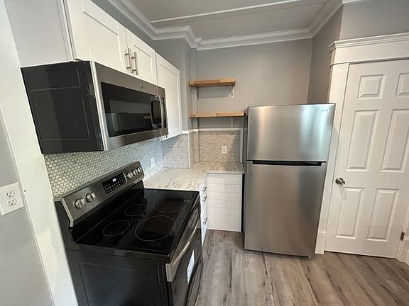 4th image of 605 Evergreen St