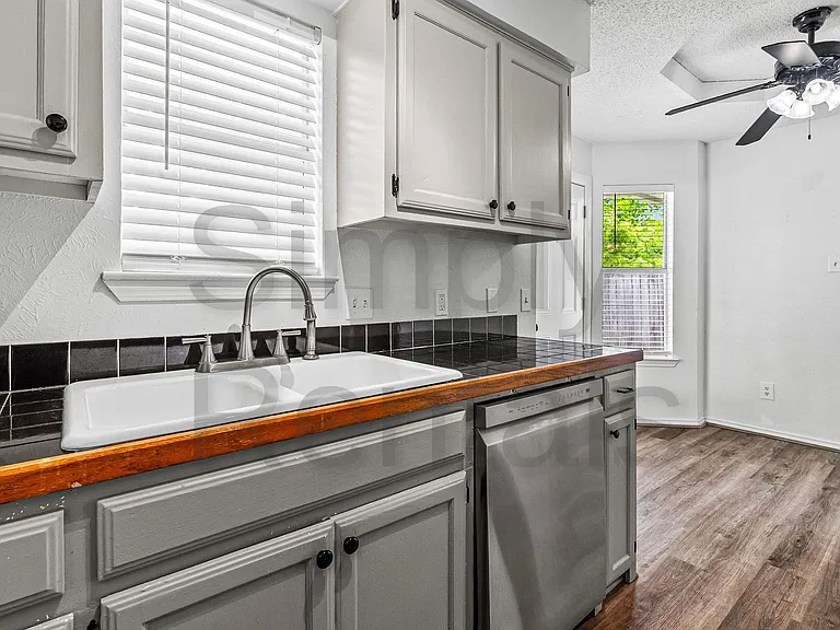 2504 Paul St — Photo 9
