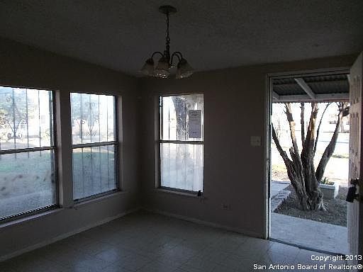 3rd image of 613 E WHITE