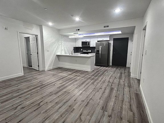 3rd image of 1220 Hamilton St Floor 2-7