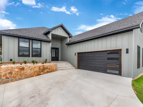 2201 Christine Dr, Granbury, TX 76048