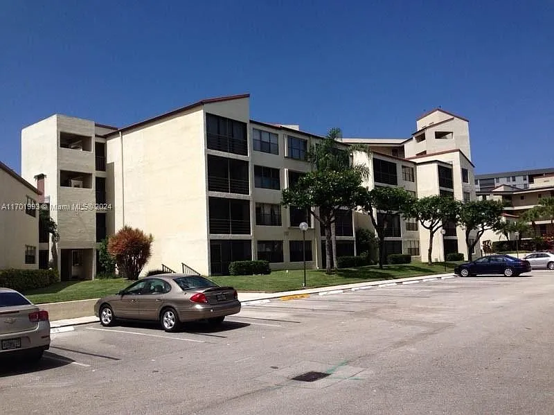 2 bed, $2,200 — Photo 1