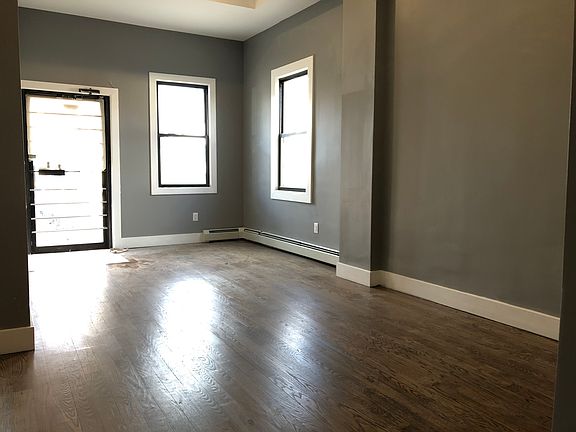 3rd image of 176 Mallory Ave #1Q