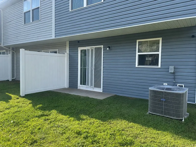 1613 Mountain Ash Ln — Photo 4