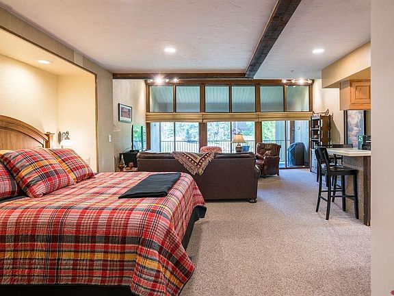 4th image of 73 S Tamarron Drive #806