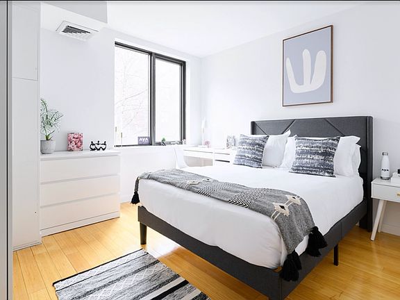 2nd image of 43 Avenue C #726