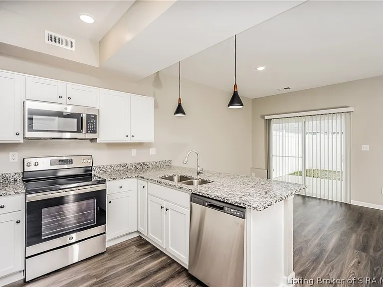 2063 N Sarah Dr — Photo 9