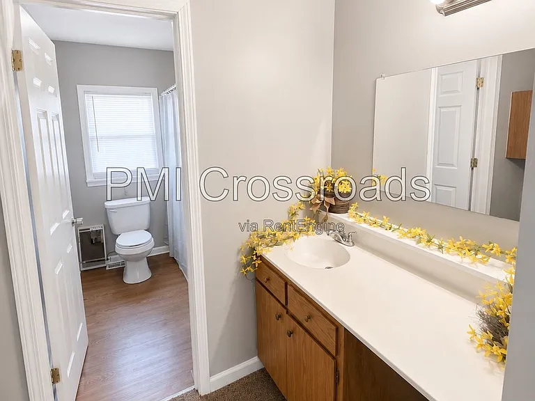 153 S Cypress Ave — Photo 8
