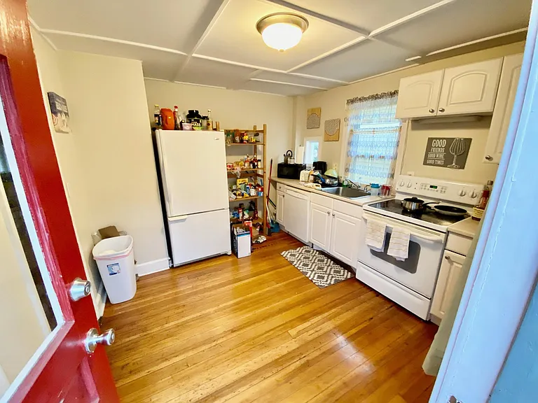 327 Spring St #2R — Photo 1