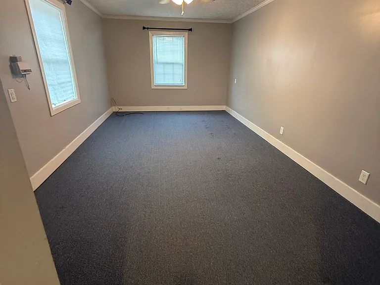 606 Manassas Dr — Photo 7