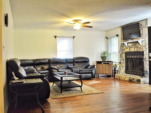 2nd image of 441 Lakeshore Dr