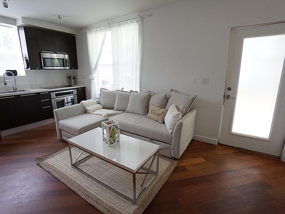 4th image of 925 Euclid Ave #10