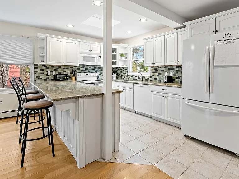 74 Scotts Landing Rd — Photo 6