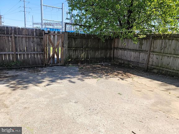 3rd image of 2029 Annapolis Rd