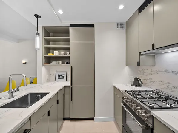 470 W 24th St APT 2G, New York, NY 10011
