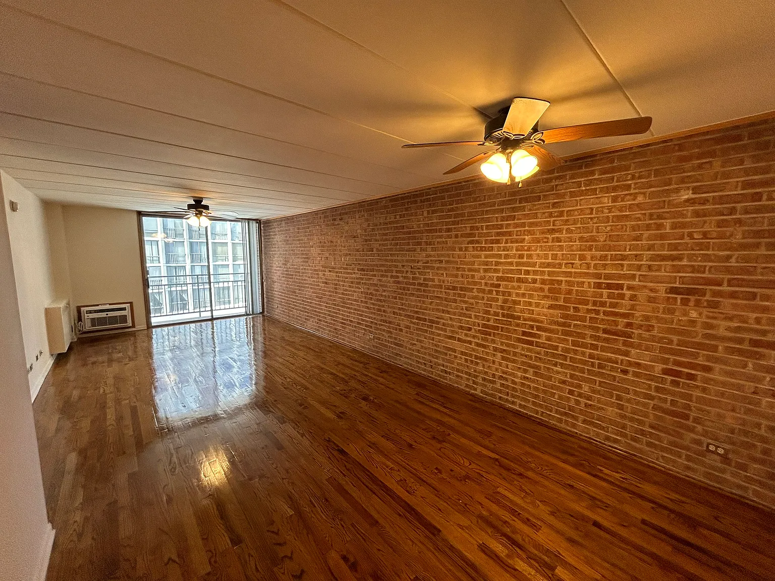 2340 N Commonwealth Ave — Photo 3
