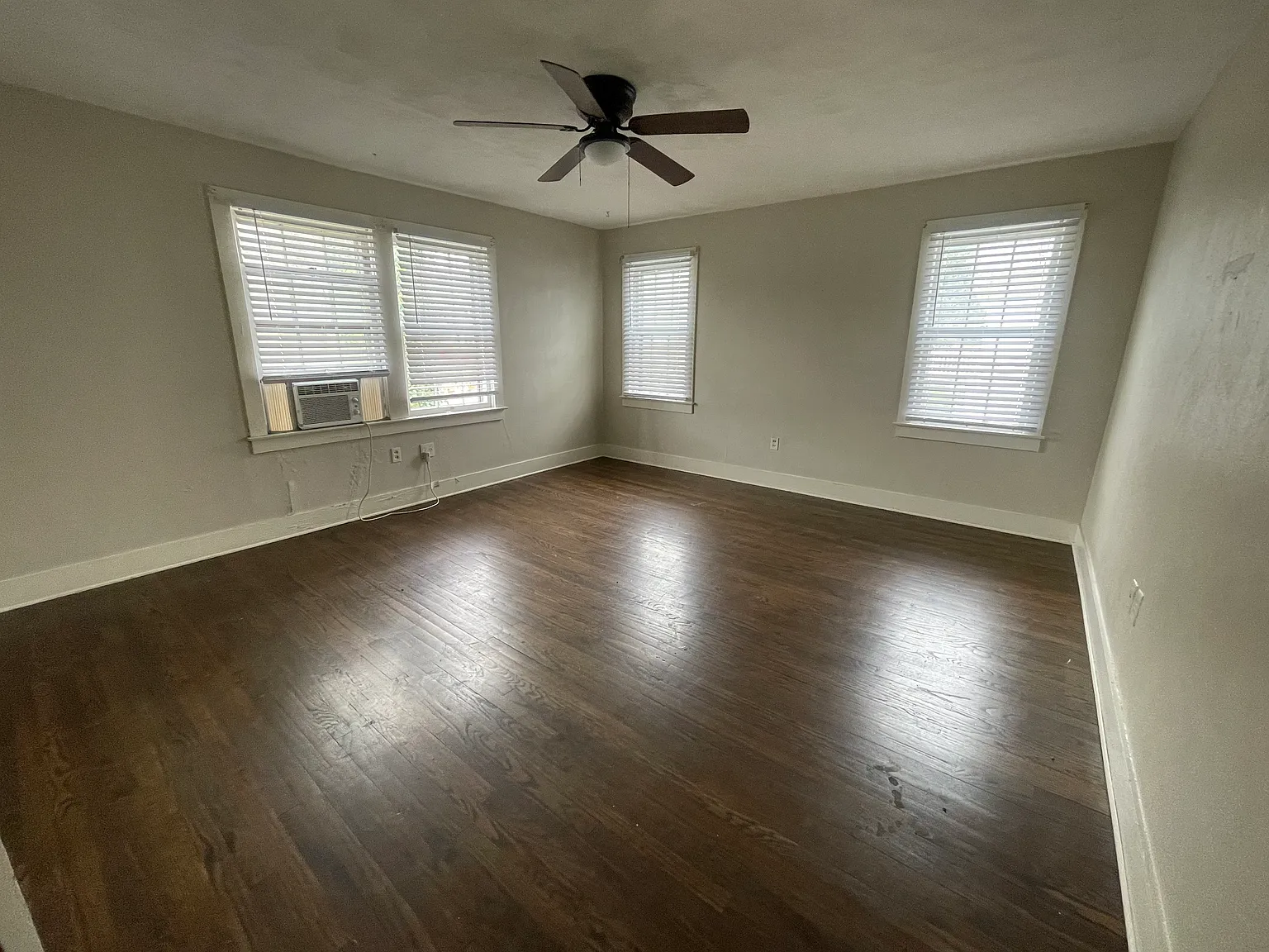 2 bed, $950 — Photo 1