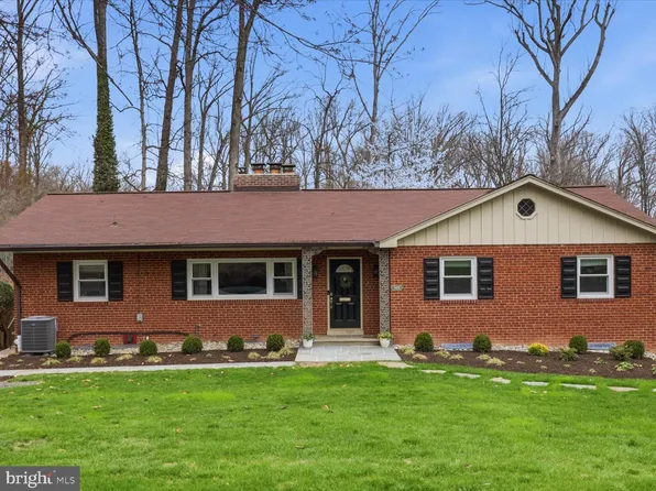 6424 Walters Woods Dr, Falls Church, VA 22044