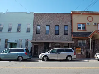 18-77 Stanhope Street  image 1 of 1
