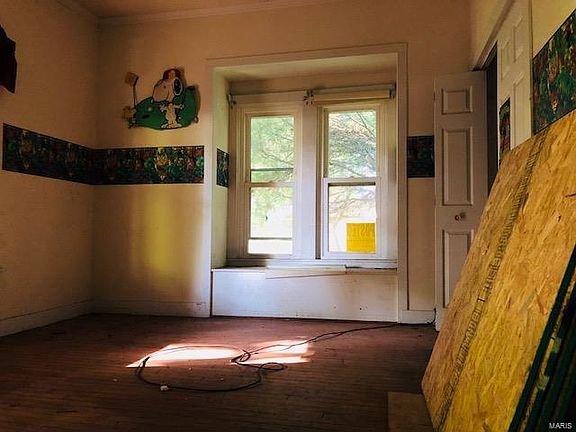 5th image of 2841 Wismer Ave