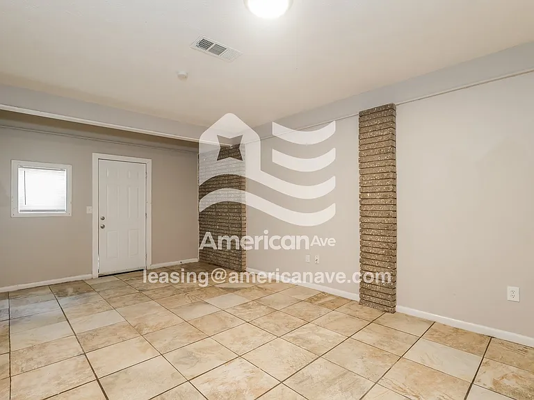 1151990_004_living_room_4.jpg
