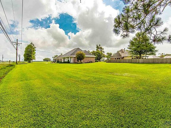 4th image of 102 Appletree Dr