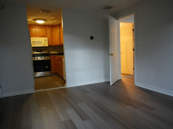 23 Burlington Rd APT A