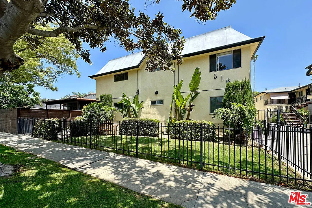 2 bed, 1.0 bath, $2,650 — Photo 1