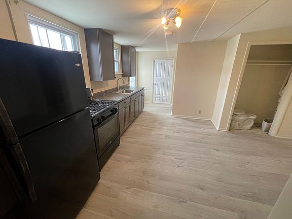 2nd image of 264 Summit St Unit 4