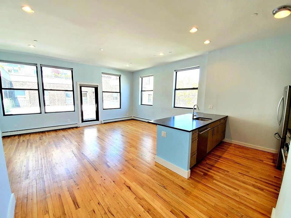 1st image of 264 Water St #Phc