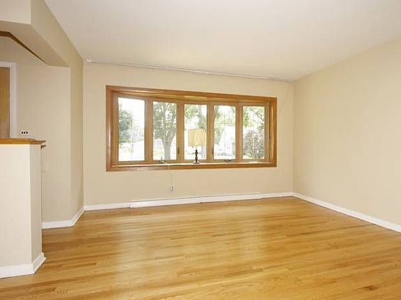 2nd image of 718 S Summit Ave