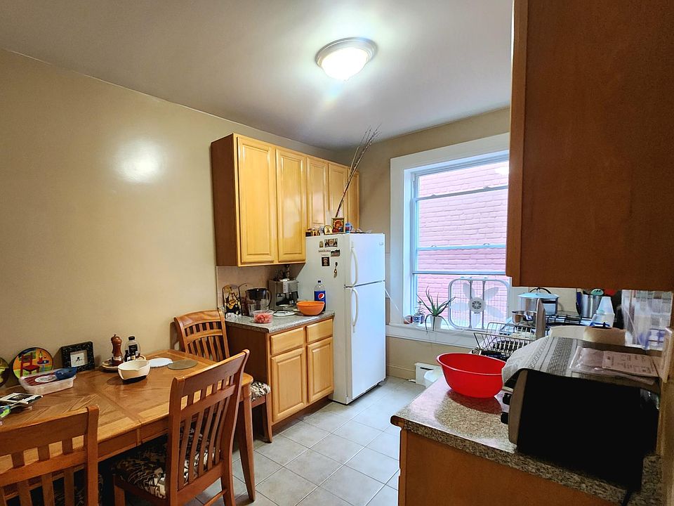 2nd image of 2457 E 22nd St #3