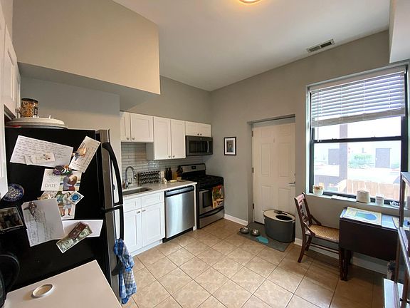 5th image of 1553 W Olive Ave APT 1W