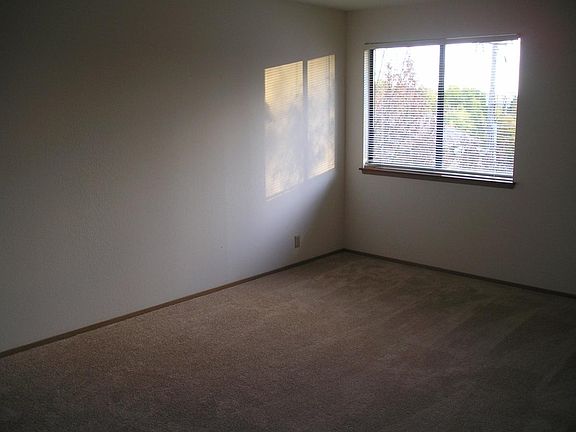 4th image of 1800 N 107th St APT 302F