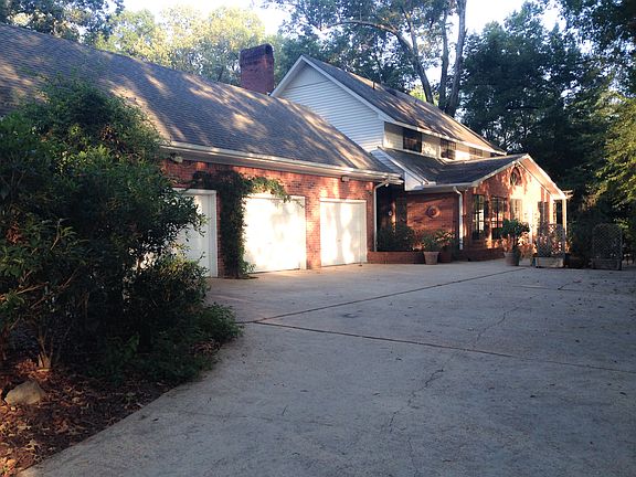 4th image of 110 Woodstock Dr
