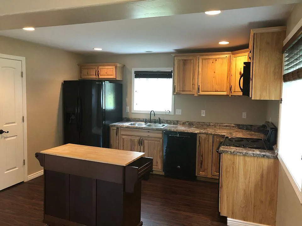 202 Farview Dr — Photo 4