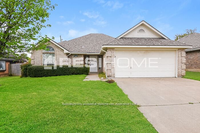 1st image of 1410 Hyde Park Blvd