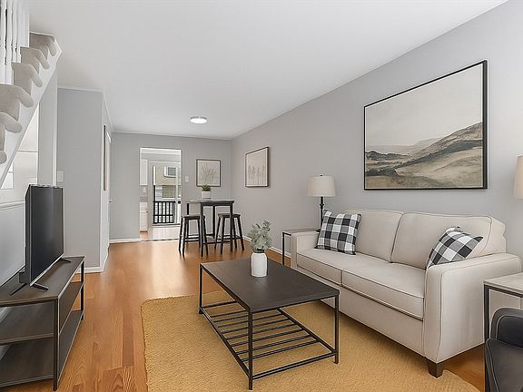 3rd image of 87 Farrwood Dr