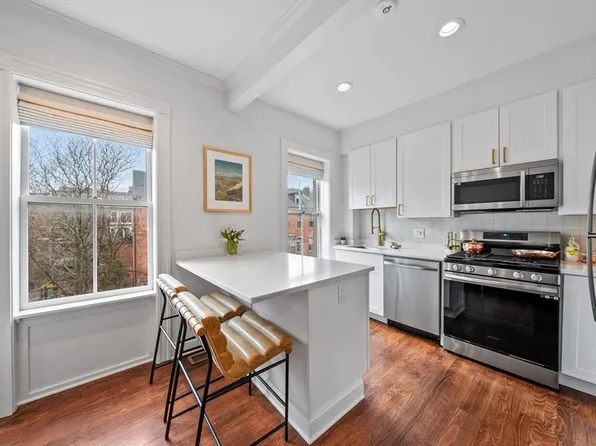 9 Hanson St APT 3, Boston, MA 02118