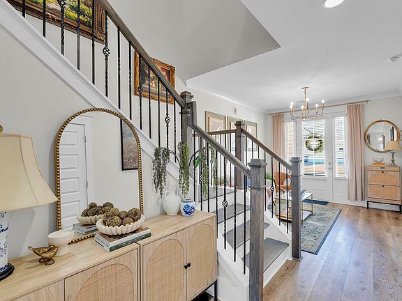 3rd image of 208 Semillon Rd