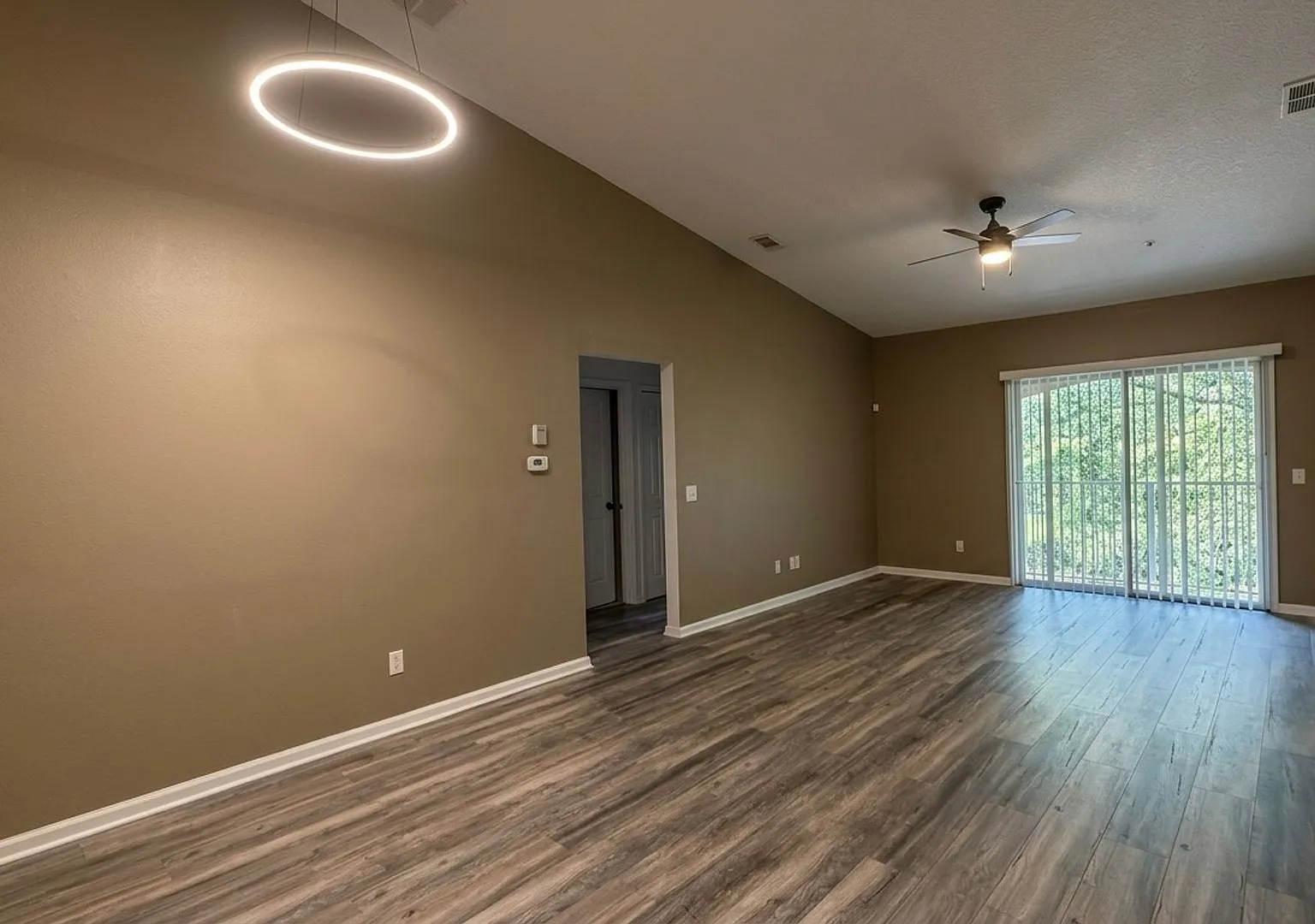 Renovated 3BR/2BA Condo with Water View & Private Patio in Jacksonville 32210 — Photo 4