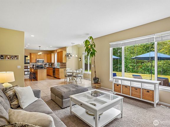 4th image of 10805 189th Avenue E
