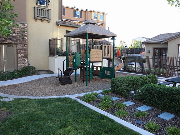 5th image of 85 Bettencourt Way