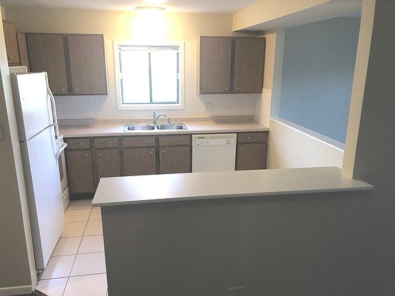 3rd image of 1120 Cedar St APT 1B