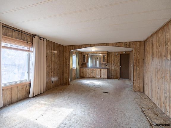 3rd image of 1432 Hellwig Rd