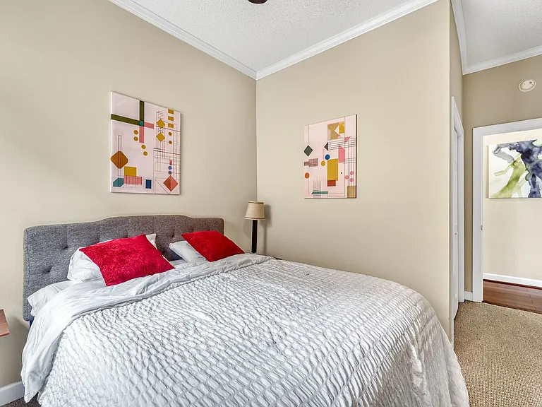 295 King St #B-3 — Photo 16