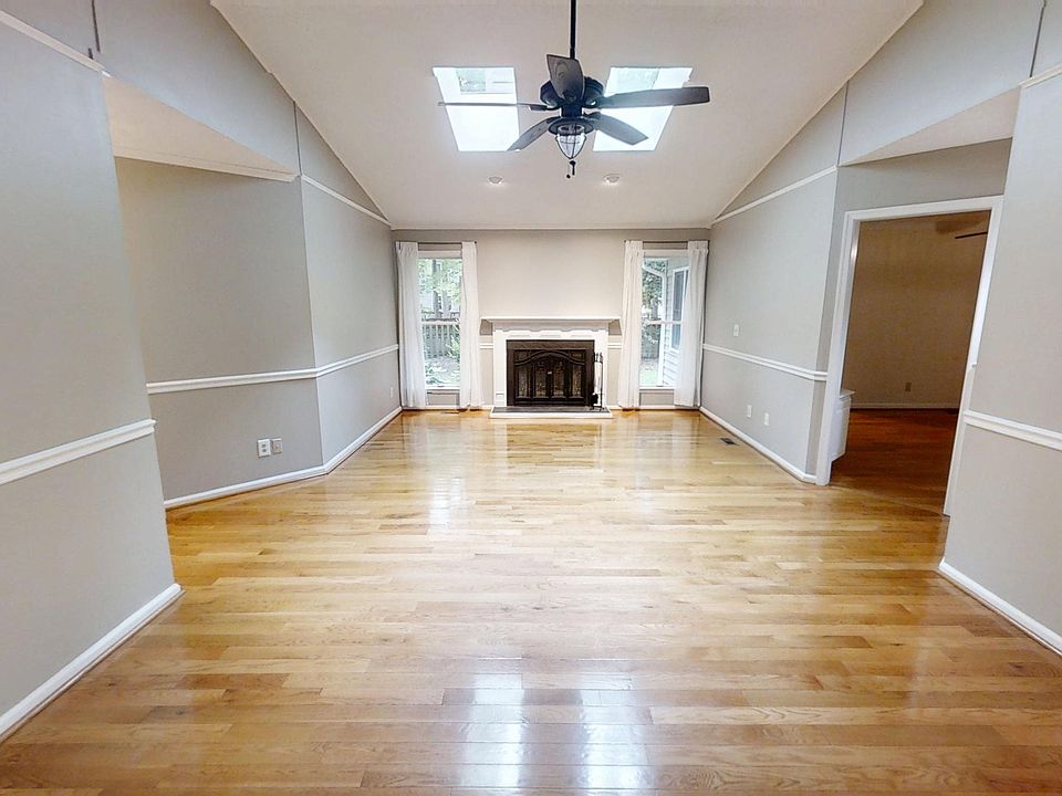 1st image of 104 Penrith Ct