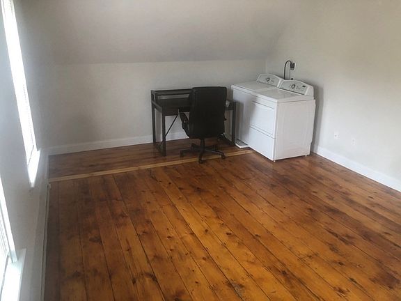 3rd image of 195 Franklin St Unit 2
